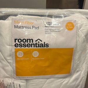 Room Essentials Target - NWT twin mattress pad